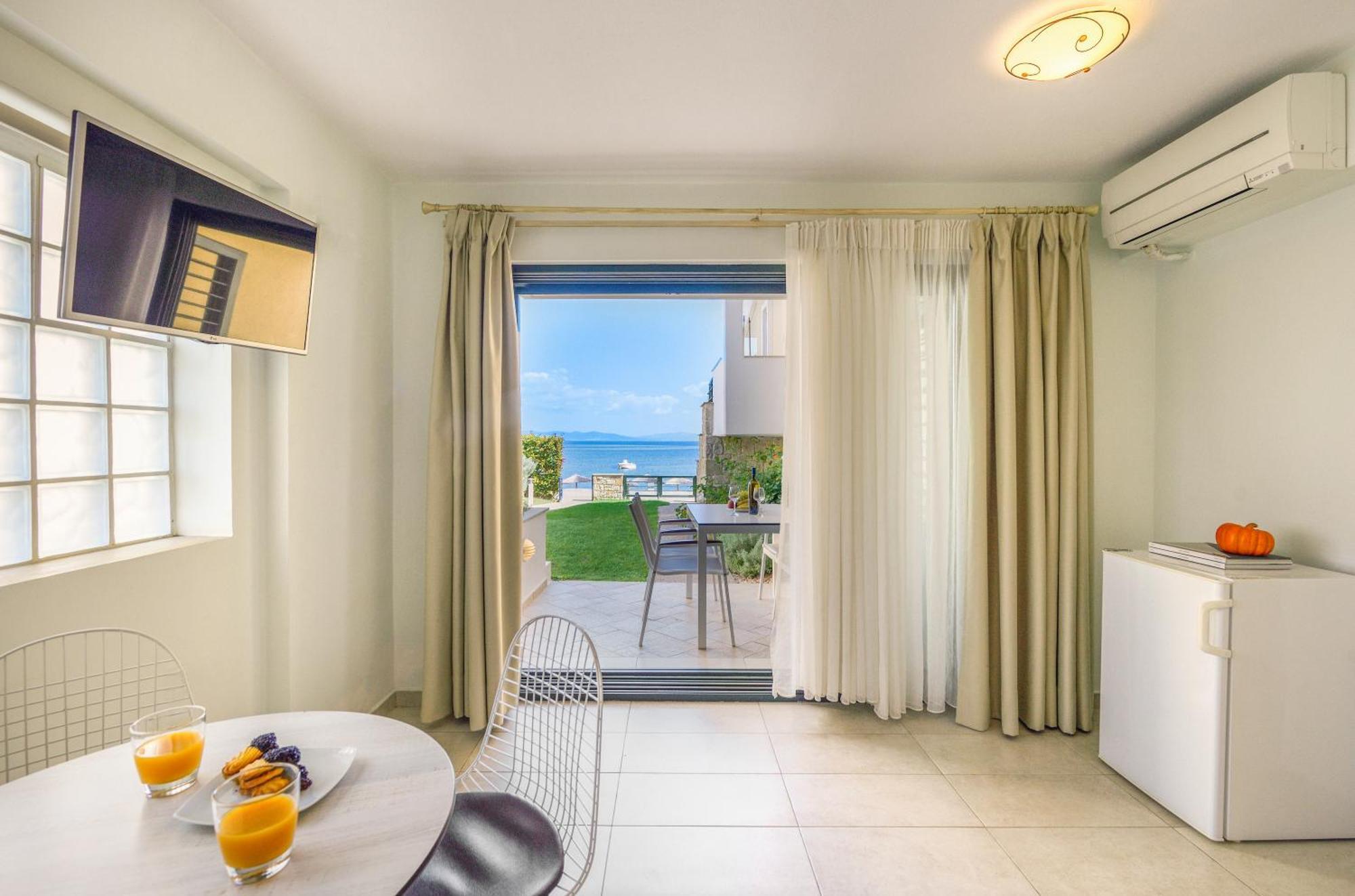 Elpiniki Luxury Apartments Nea Poteidaia Exterior foto